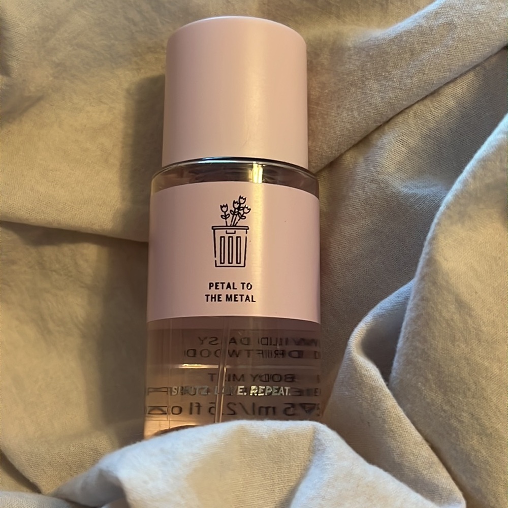 PINK Victorias Secret Urban Bouquet Body Mist 75mL/2.5 fl oz